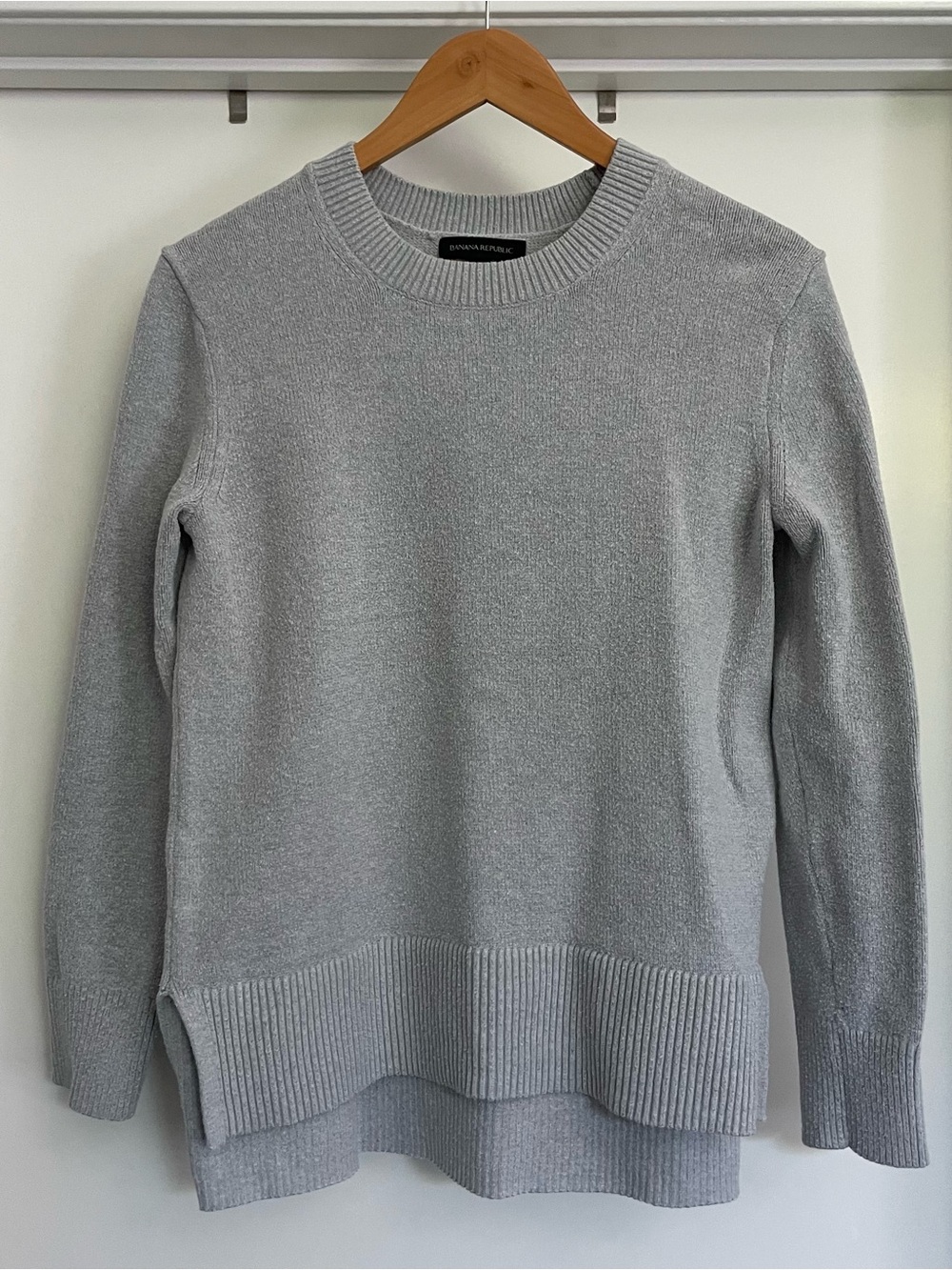 Banana Republic Light Gray Ribbed Crewneck Sweater